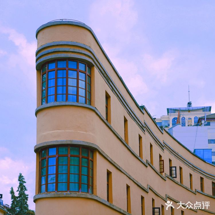 昆明｜老街边的网红建筑，成双对月楼