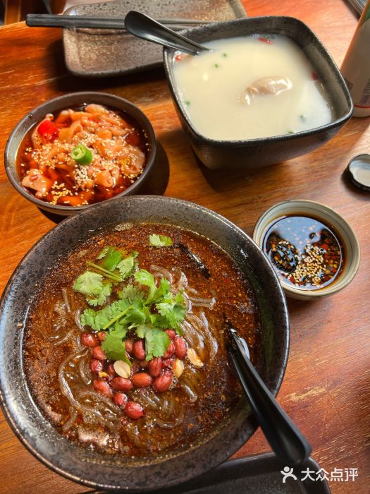 归蜀第成都串串料理(梅花路店)酸辣粉图片