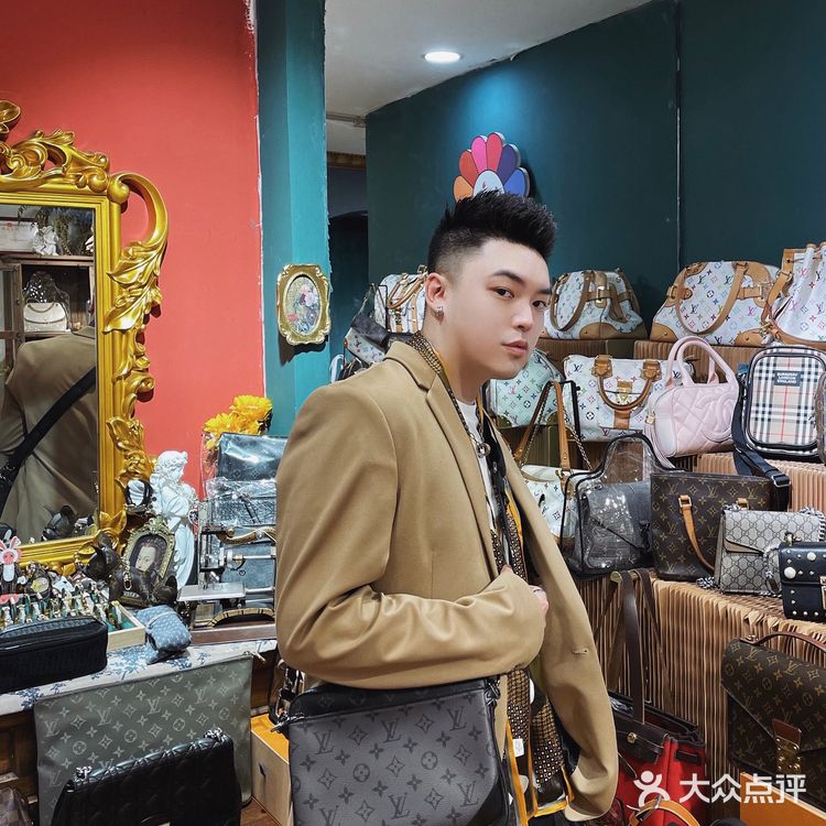 重庆探店|【富川中古】写字楼里的包包天堂💼