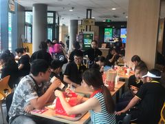 等位区-麦当劳(东石东一路店)