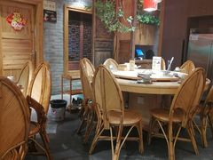 -野山舂·贵州现舂酸汤火锅(鸿通城店)