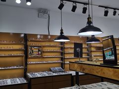 -罗伯特眼镜·蔡司官方授权(罗湖国贸店)