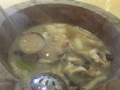 -山珍王国·云南野生菌石锅鱼