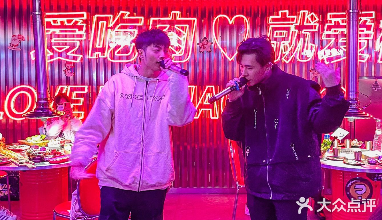 不愧是成都亚洲烤肉王❗️把Rap演唱会搬来了💥 