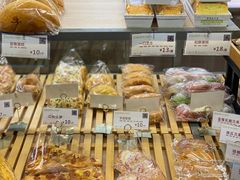 -顶东面包花园·生日蛋糕(世博店)