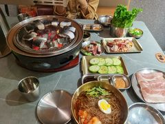 -围炉肉舍•炭烤活鳗•丹东海鲜烤肉(步行街店)