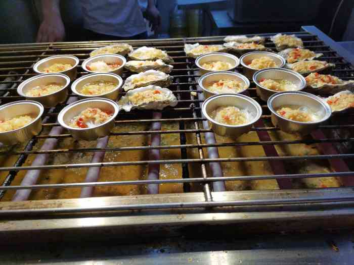 蚝村长(八一路总店)-"位于八一路好吃街靠近得意世界那头,生意很.