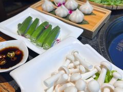 -大匠工房古船木艺术餐厅·猪肚鸡专门店(长白仙岛店)