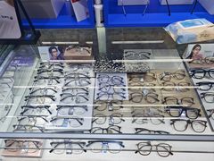 -美式眼镜·授权蔡司.依视路.尼康.豪雅.明月(南翔印象城店)