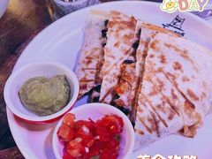 墨西哥鸡肉芝士饼-Famous肥猫墨西哥音乐餐吧(五棵松华熙LIVE店)