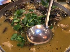 小鸡炖蘑菇-鹤乡东北菜(崮山路店)