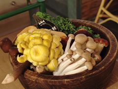 -三出山火锅(南京万象天地店)