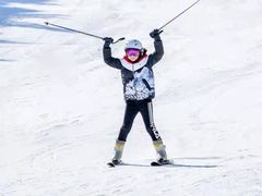 -采薇庄园四季滑雪场