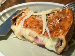 -Dragon Pizza•圆脸龙披萨·牛排餐厅