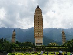 -三塔倒影公园