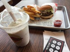 草莓奶昔-FATBURGER 特富客汉堡(外交公寓店)