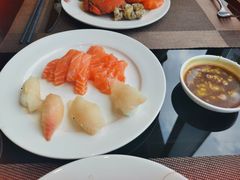 三文鱼-大中华希尔顿酒店-念自助餐·嗨啤·小龙虾