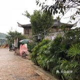 周末雨天大渡口义渡古镇人很少，有室内停车场