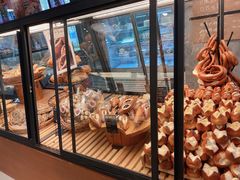 面包甜点陈列柜-Dough&Joe团憩(瑞虹天地月亮湾店)