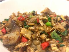 白辣椒炒腊肉-新新湘菜馆(新中街二条店)