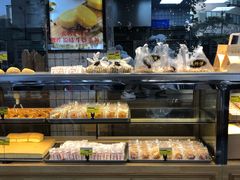 面包甜点陈列柜-鲍师傅糕点(江苏路店)