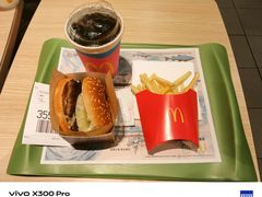 -麦当劳(轻轨曹杨路店)