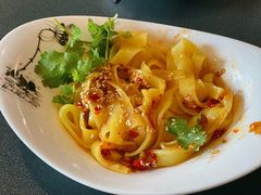 芝麻凉皮-青之口新疆菜·特色羊排揪片子