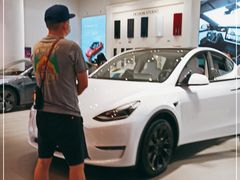 -TESLA 特斯拉(广州天环广场体验店)