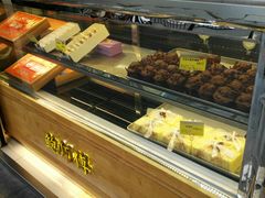 面包甜点陈列柜-鲍师傅糕点(江苏路店)