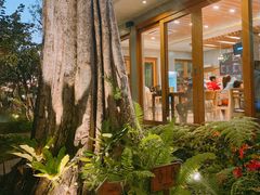 -Chom Cafe and Restaurant