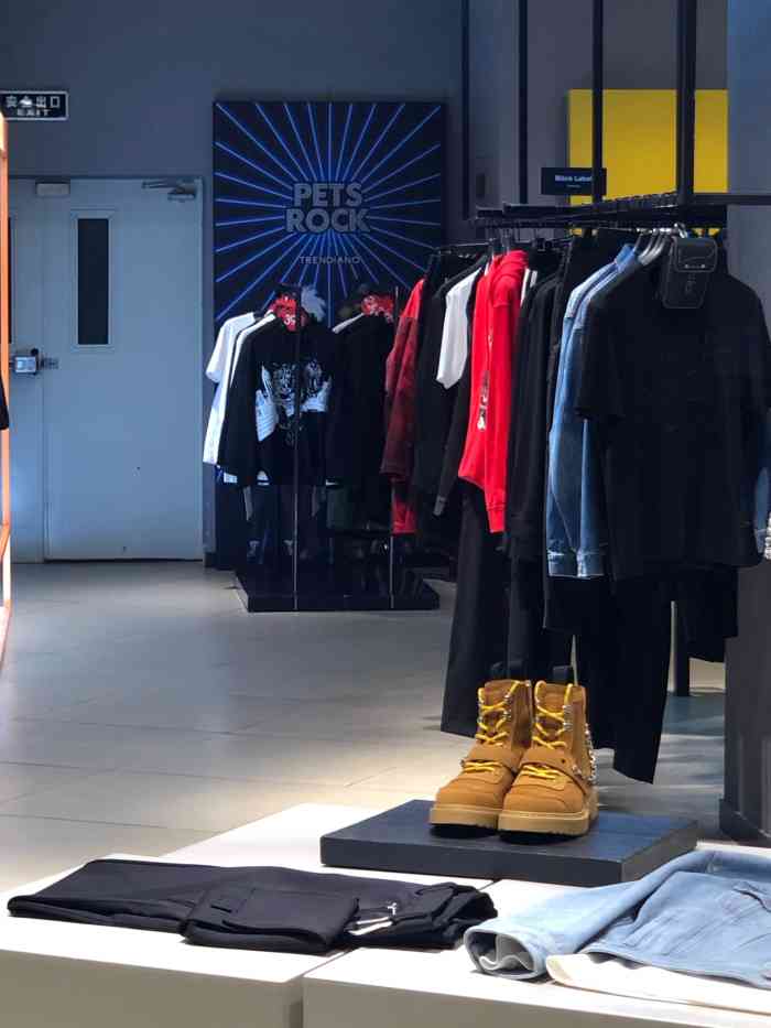 人赞断舍离2019年10月12日打分在南开大悦城二楼的一个男装的专门品牌