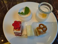 -钱小奴海鲜自助黑金店(杭州滨江龙湖店)