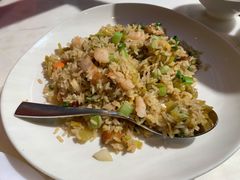 酸菜脆皮烧肉炒饭-港丽餐厅(高德置地店)