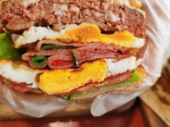 双蛋指椒牛肉汉堡-魏斯理汉堡(西安沣东吾悦店)