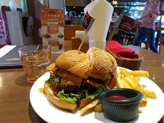 花生酱培根牛肉汉堡-拉亚汉堡经典餐厅(商城路店)