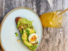 牛油果煮蛋吐司-RAC BAR(安福路店)