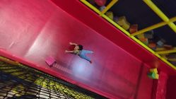 -蹦蹦跳跳(新奥购物中心店)