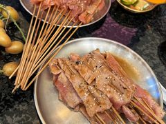 -何妹湿辣牛肉·粤式烧烤砂煲(桂雅路店)