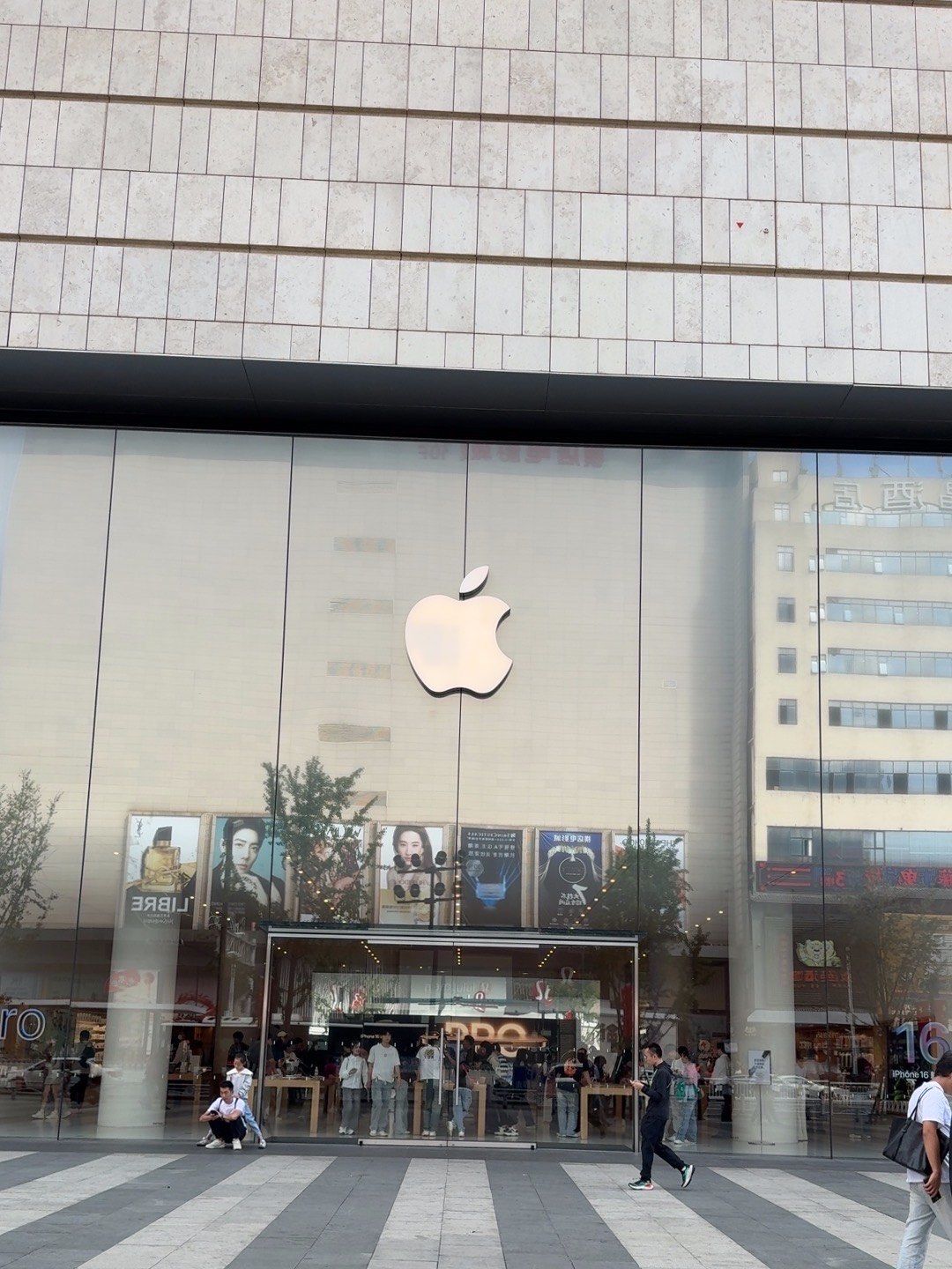 苹果玻璃怎么做到的?