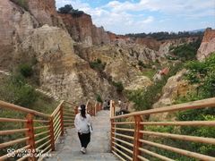 -彩色沙林风景区