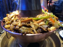 -沪小二炭火蛙锅(淮海中路美食不夜城店)