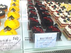 -UNI UNI(环亚凯瑟琳店)