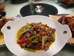 小炒黄牛肉-佬麻雀·剁椒鱼头(京基KK One店)