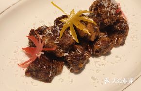 Black Truffle Citrus Beef Crisp