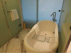 -上海滴水湖皇冠假日酒店