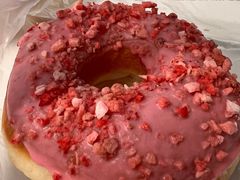 草莓巧克力多拿-巴黎贝甜(阳光上东店)