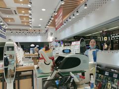 -美式眼镜·授权蔡司.依视路.尼康.豪雅.明月(人民广场店)