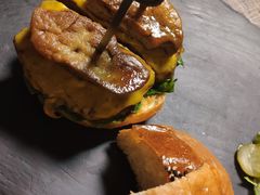 -HIGH FIVE哈福手工汉堡(桂林路店)