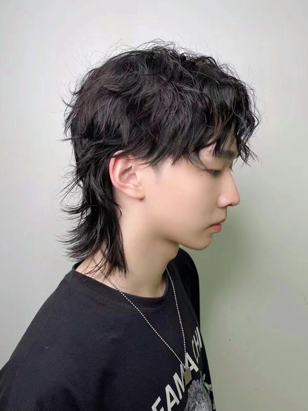 今日推荐 男生中长发 热血高校同款发型
特点:简单好打理
卷度