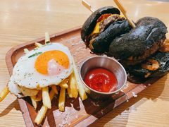 经典牛肉汉堡-HELLO 27 意面·沙拉·帕尼尼